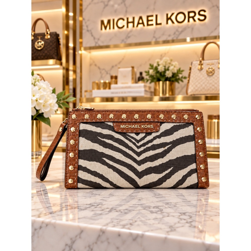 W291 Michael Kors Selma Pick stitch wristlet